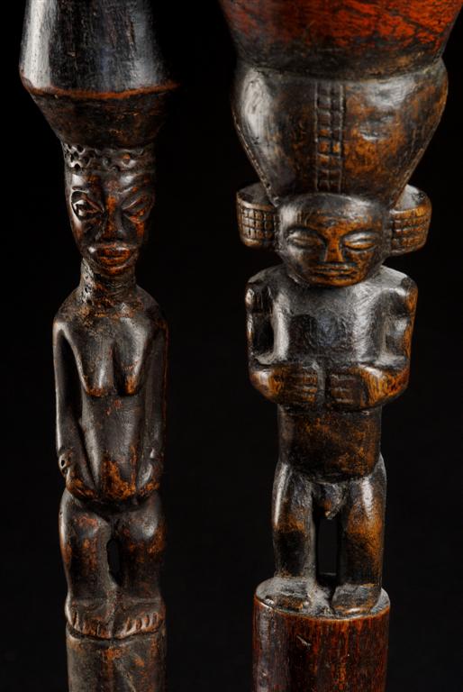 Sceptres-mortiers (detail) - Nganguela & Songo - Angola 194-146.jpg - Sceptres-mortiers avec personnages "ochinombelo" ou "ochine" (détail) - Nganguela & Songo - Angola 194-146